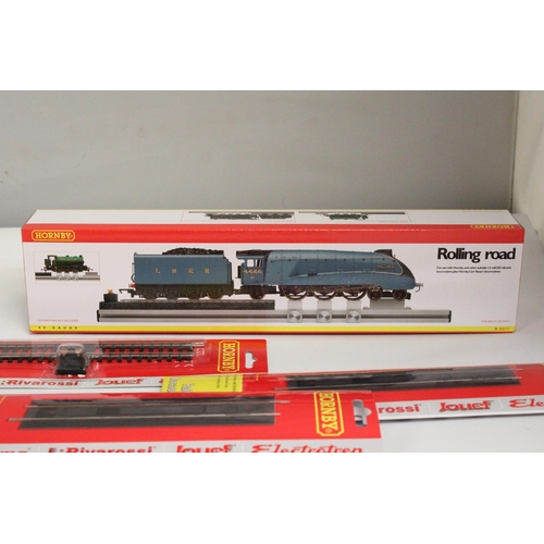 322 - A HORNBY OO GAUGE ROLLING ROAD SET NO. R8211, TWO HORNBY RAILER AND UNCOUPLER TRACKS, NO. R620 PLUS ... 