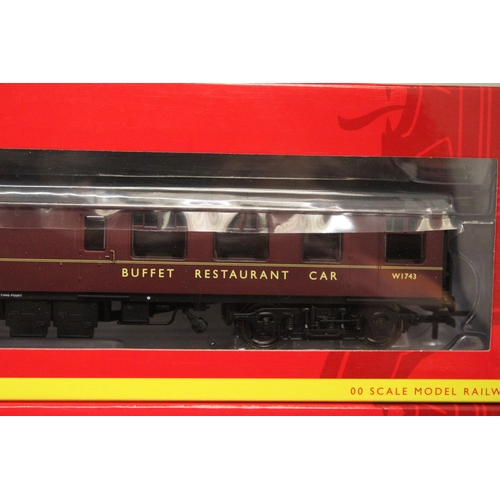 323 - THREE HORNBY OO GAUGE CARRIAGES TO INCLUDE BR MK 1 RESTAURANT BUFFET COACH, BR MK1 TOURIST SECOND OP... 