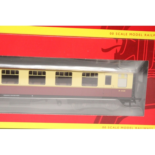 323 - THREE HORNBY OO GAUGE CARRIAGES TO INCLUDE BR MK 1 RESTAURANT BUFFET COACH, BR MK1 TOURIST SECOND OP... 