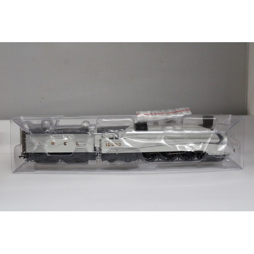 324 - A HORNBY OO GAUGE LNER REBUILT CLASS W1 4-6-4 LOCOMOTIVE, R3978 - AS NEW IN BOX