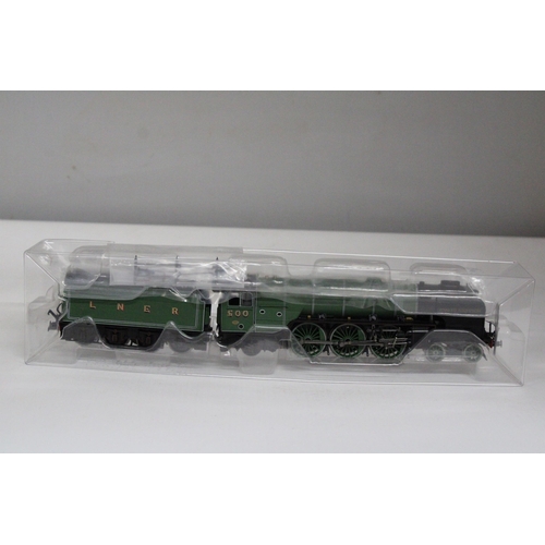 325 - A HORNBY OO GAUGE LNER THOMPSON CLASS A2/3 4-6-2 'EDWARD THOMPSON' LOCOMOTIVE, R3832 - AS NEW IN BOX