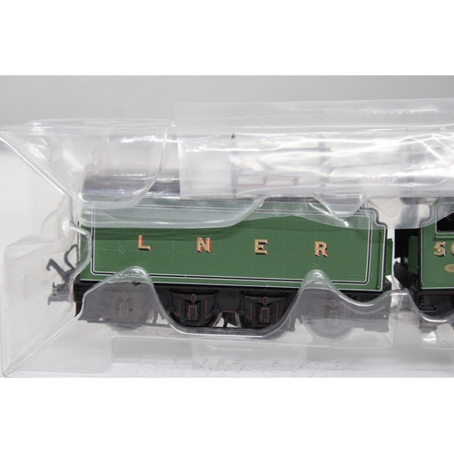 325 - A HORNBY OO GAUGE LNER THOMPSON CLASS A2/3 4-6-2 'EDWARD THOMPSON' LOCOMOTIVE, R3832 - AS NEW IN BOX