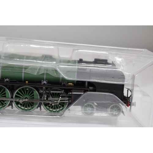 325 - A HORNBY OO GAUGE LNER THOMPSON CLASS A2/3 4-6-2 'EDWARD THOMPSON' LOCOMOTIVE, R3832 - AS NEW IN BOX