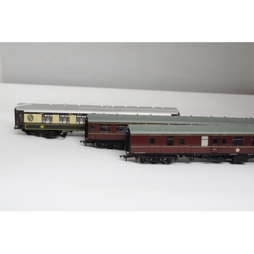 327 - THREE OO GAUGE CARRIAGES TO INCLUDE TWO BACHMANN AND ONE HORNBY