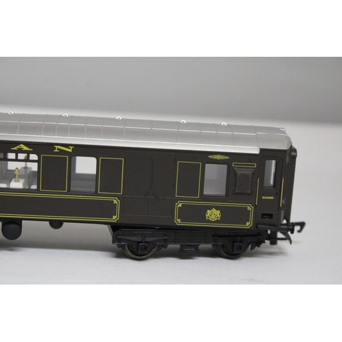 327 - THREE OO GAUGE CARRIAGES TO INCLUDE TWO BACHMANN AND ONE HORNBY