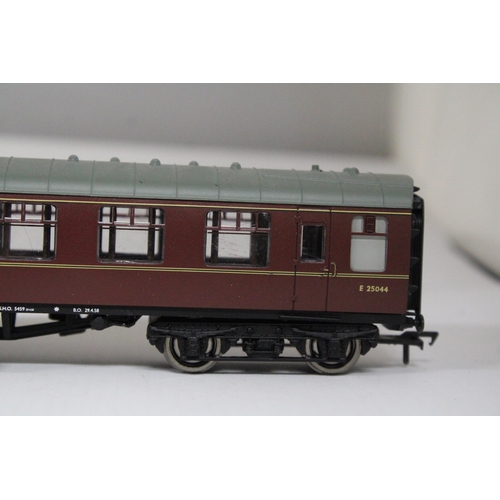 327 - THREE OO GAUGE CARRIAGES TO INCLUDE TWO BACHMANN AND ONE HORNBY