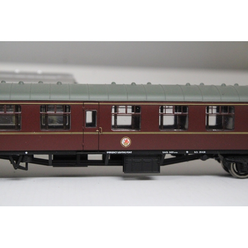 327 - THREE OO GAUGE CARRIAGES TO INCLUDE TWO BACHMANN AND ONE HORNBY