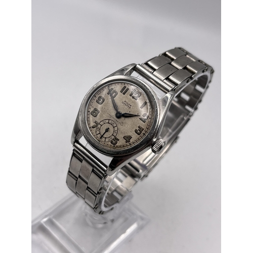 606 - A GENTLEMAN'S EARLY ROLEX OYSTER STAINLESS STEEL WRISTWATCH - DIAMETER 33 MM INCLUDING CROWN WINDER