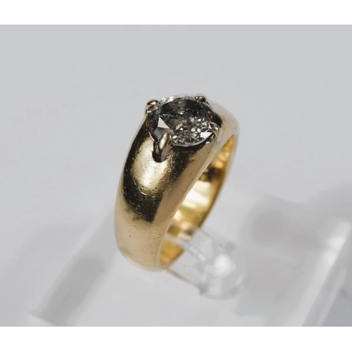 610 - A HEAVY HALLMARKED 18 CARAT GOLD DRESS RING SET WITH A SINGLE DIAMOND, BELIEVED 2.25 CARAT PLUS (DIA... 