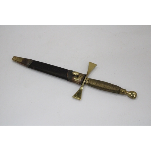 120 - A BRITISH CIRCA 1900 MASONIC DRESS DAGGER AND SCABBARD