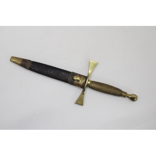 120 - A BRITISH CIRCA 1900 MASONIC DRESS DAGGER AND SCABBARD