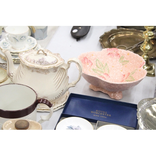 124 - A QUANTITY OF CERAMIC AND CHINA TO INCLUDE WEDGWOOD JASPERWARE, ROYAL WORCESTER PIN TRAYS, BOXED, A ... 