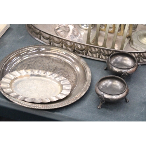 144 - A LARGE QUANTITY OF SILVER PLATE TO INCLUDE GALLERIED TRAYS, A COFFEE POT, TEAPOT, SUGAR BOWL, BUD V... 