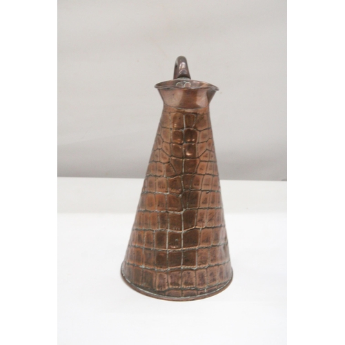 149 - AN ARTS AND CRAFTS, SNAKESKIN STYLE COPPER JUG, HEIGHT 28CM