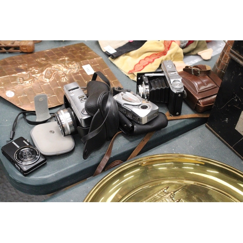 150 - FOUR VINTAGE CAMERAS TO INCLUDE SAMSUNG AND HALINA