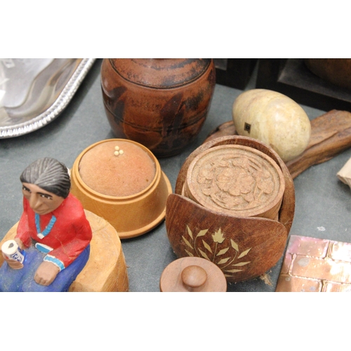 153 - A QUANTITY OF TREEN ITEMS TO INCLUDE A PIN CUSHION, OWL BOOK-ENDS, COASTERS, A LADY FIGURE, AN EGG H... 