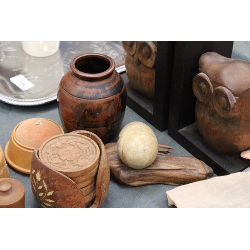 153 - A QUANTITY OF TREEN ITEMS TO INCLUDE A PIN CUSHION, OWL BOOK-ENDS, COASTERS, A LADY FIGURE, AN EGG H... 