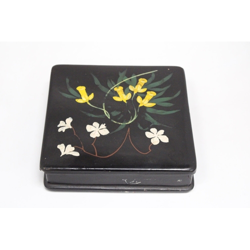 160 - A VINTAGE JAPANESE LACQUERED PAINTING BOX WITH HANDPAINTED DAFFODIL DESIGN