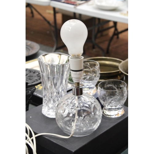 162 - A QUANTITY OF GLASSWARE TO INCLUDE A LAMP, CRYSTAL GLASSES, ETC