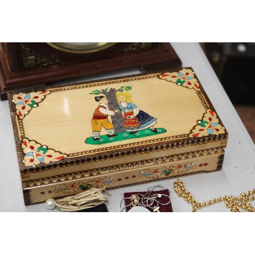 165 - A VINTAGE BULGARIAN HANDMADE WOODEN TRINKET BOX TOGETHER WITH A QUANTITY OF COSTUME JEWELLERY TO INC... 