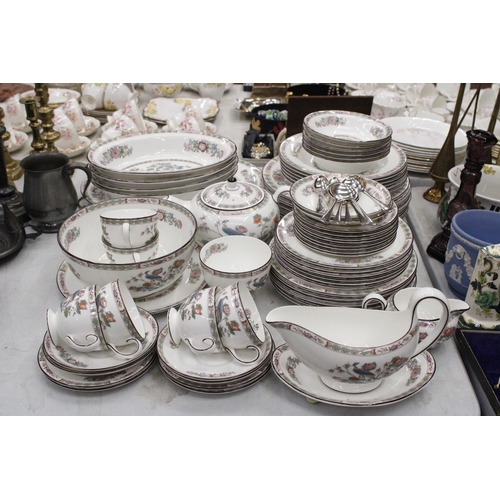 171 - A LARGE QUANTITY OF WEDGWOOD KUTANI CRANE TO INCLUDE DINNER PLATES, SERVING BOWLS, CUPS, SAUCERS, SI... 