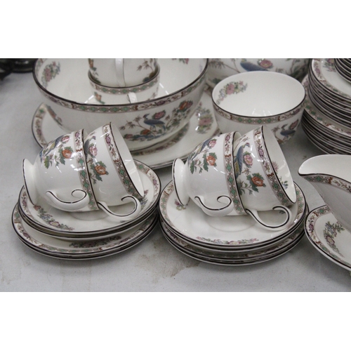 171 - A LARGE QUANTITY OF WEDGWOOD KUTANI CRANE TO INCLUDE DINNER PLATES, SERVING BOWLS, CUPS, SAUCERS, SI... 