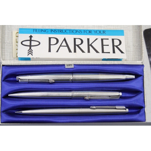 177 - A QUANTITY OF BOXED BALLPOINT PARKER PENS TOGETHER  WITH A FOUNTAIN PEN WITH REFILLS