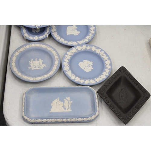 178 - A QUANTITY OF WEDGWOOD POWDER BLUE JASPERWARE TO INCLUDE PIN DISHES, LIDDED TRINKET BOX, FOOTED FRUI... 