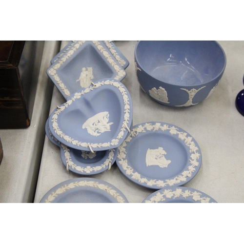 178 - A QUANTITY OF WEDGWOOD POWDER BLUE JASPERWARE TO INCLUDE PIN DISHES, LIDDED TRINKET BOX, FOOTED FRUI... 