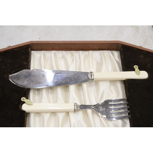 187 - AN ART DECO FULL CANTEEN OF CUTLERY KNIVES AND FORKS BY FIRTH STAYBRITE