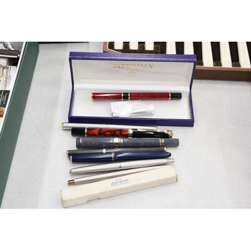 190 - A COLLECTION OF PENS TO INCLUDE A BOXED WATERMAN, PARIS PLUS A VINTAGE PARKER WITH A 14K GOLD NIB AN... 