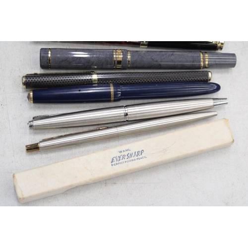 190 - A COLLECTION OF PENS TO INCLUDE A BOXED WATERMAN, PARIS PLUS A VINTAGE PARKER WITH A 14K GOLD NIB AN... 