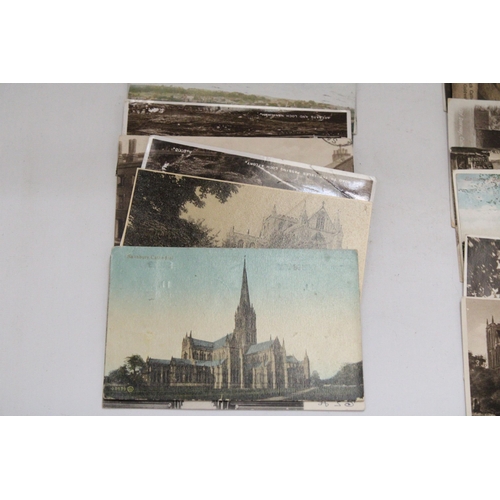 196 - A COLLECTION OF VINTAGE POSTCARDS TO INCLUDE EDWARDIAN, IN A VINTAGE TIN