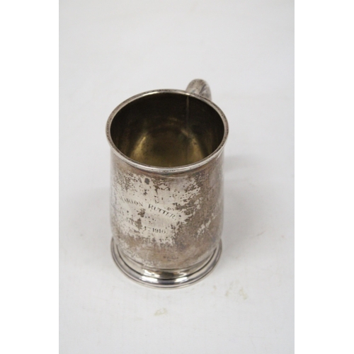 2 - A HALLMARKED BIRMINGHAM SILVER TANKARD GROSS WEIGHT 147.9 GRAMS ENGRAVED