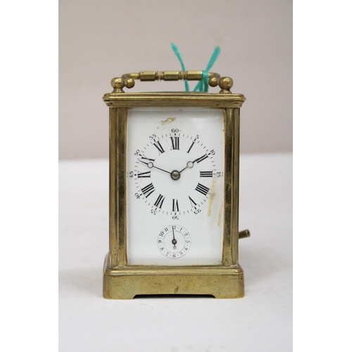 31 - AN AIG LE REVEIL CARRIAGE CLOCK WITH FACETTED GLASS PANELS NO. 12685 WITH KEY