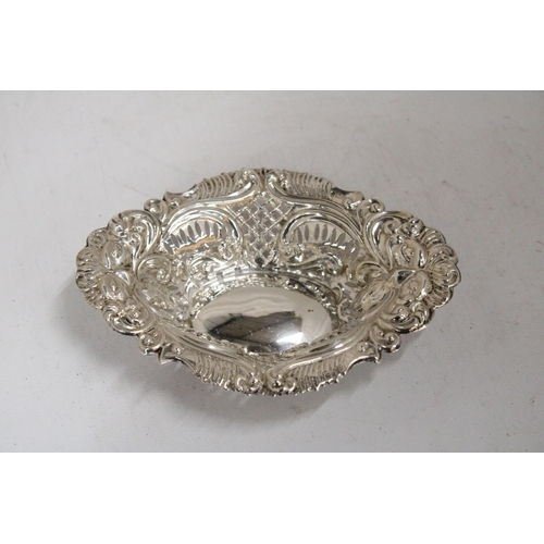 42 - A HALLMARKED BIRMINGHAM SILVER BON BON DISH - WEIGHT - 46.87