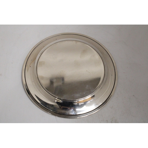 45 - A HALLMARKED LONDON SILVER BRITISH EMPIRE COMMEMORATIVE PLATE - 18 CM - WEIGHT APPROX 222.80