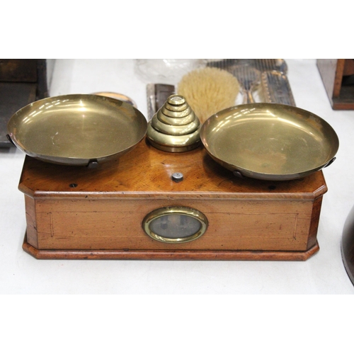 51 - A LATE 19TH FRENCH MAHOGANY AND BRASS BALANCE SCALE