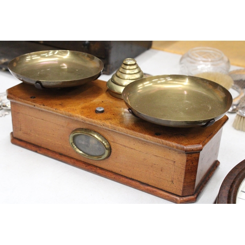 51 - A LATE 19TH FRENCH MAHOGANY AND BRASS BALANCE SCALE