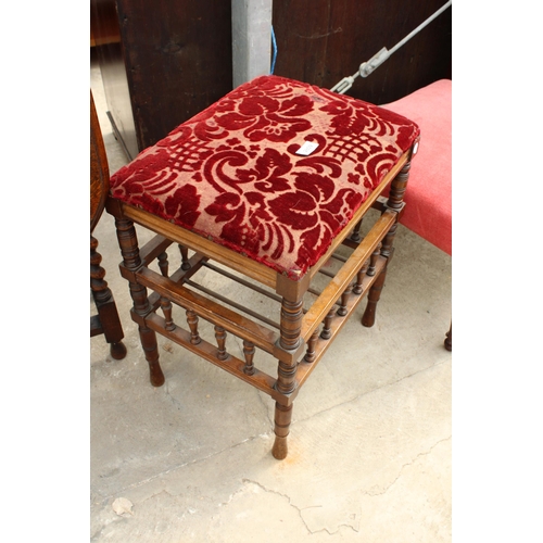 2809 - AN EDWARDIAN BEECH PIANO STOOL ON TURNED SUPPORTS AND LEGS