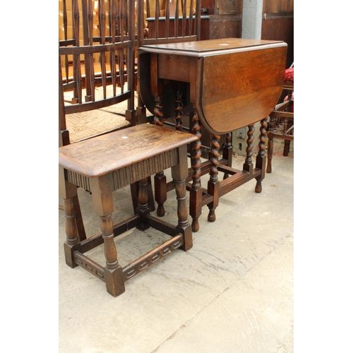 2810 - AN EARLY 20TH CENTURY OAK BARLEY-TWIST GATE-LEG TABLE AND AN OAK STOOL