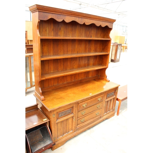 2823 - A LATE VICTORIAN OAK DRESSER WITH DRAWERS AND CUPBOARD TO BASE AND PLATE RACK, 61