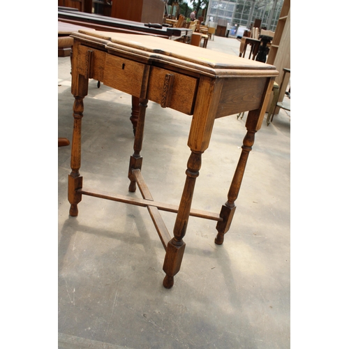 2826 - AN EARLY 20TH CENTURY OAK BREAKFRONT SIDE-TABLE WITH SINGLE DRAWER, 24