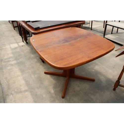 2827 - A SKOVBY (DENMARK) RETRO TEAK DINING TABLE ON WHALE FIN LEGS, 39