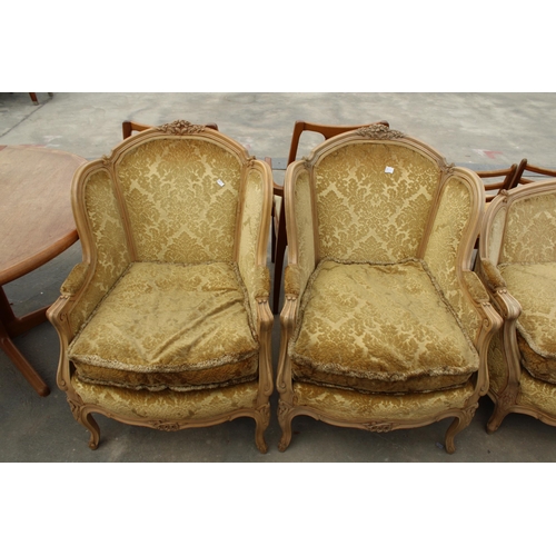 2836 - A CONTINENTAL 19TH CENTURY STYLE THREE PIECE LOUNGE SUITE WITH SWEPT ARMS AND FOLIATE CARVINGS