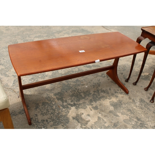 2839 - A RETRO TEAK COFFEE TABLE (PART OF A NEST)