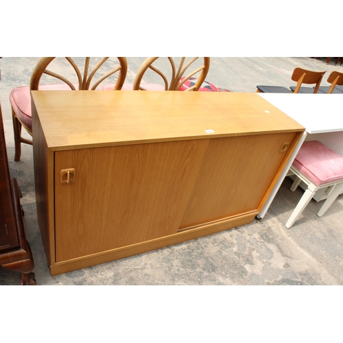 2845 - A RETRO OAK STORAGE CABINET WITH TWO SLIDING DOORS, 48