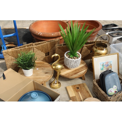 1804 - AN ASSORTMENT OF ITEMS TO INCLUDE CHOPPING BOARDS, PLANT STANDS AND STORAGE BASKETS ETC