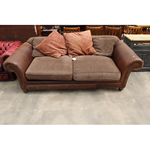 2865 - A LEATHER THREE SEATER SETTEE AND FOUR CUSHIONS