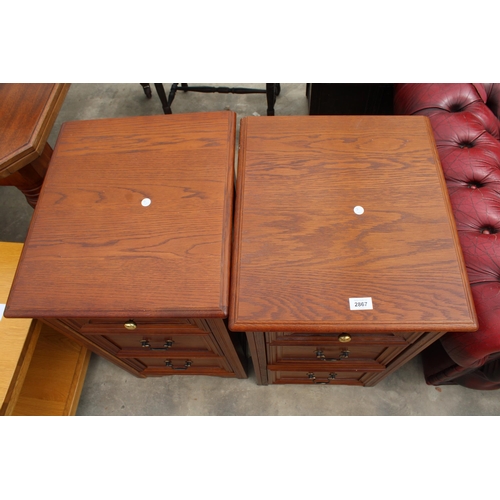 2867 - A PAIR OF BEDSIDE CHESTS OF THREE DRAWERS